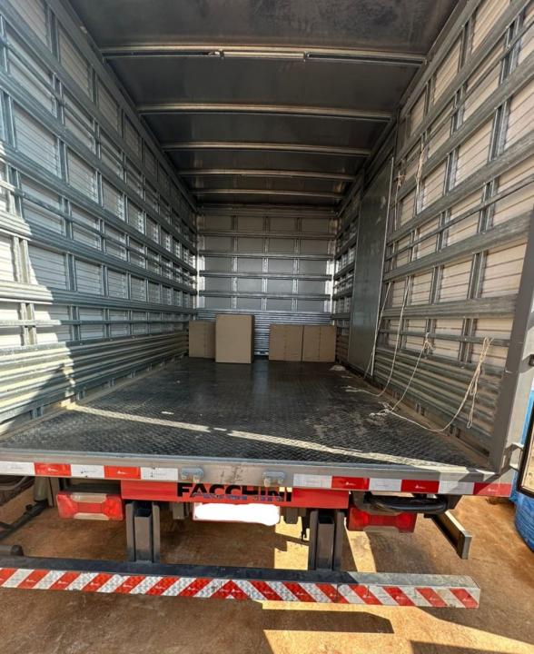 Foto 3 de 3 — Força Tática apreende grande carga de cigarros contrabandeados na região; 4 presos